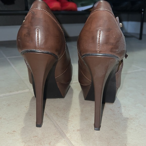 Guess Pumps - Picture 3 of 4